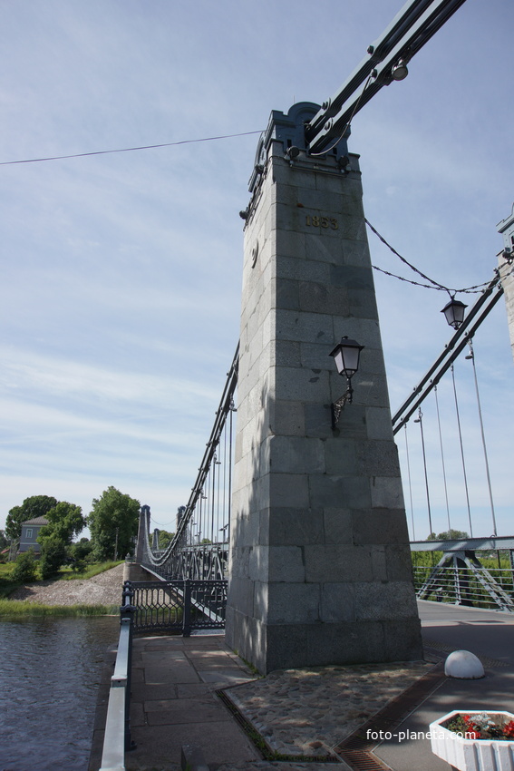 Цепной мост через реку Великая