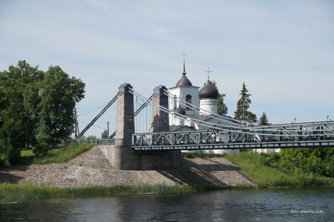 Цепной мост через реку Великая