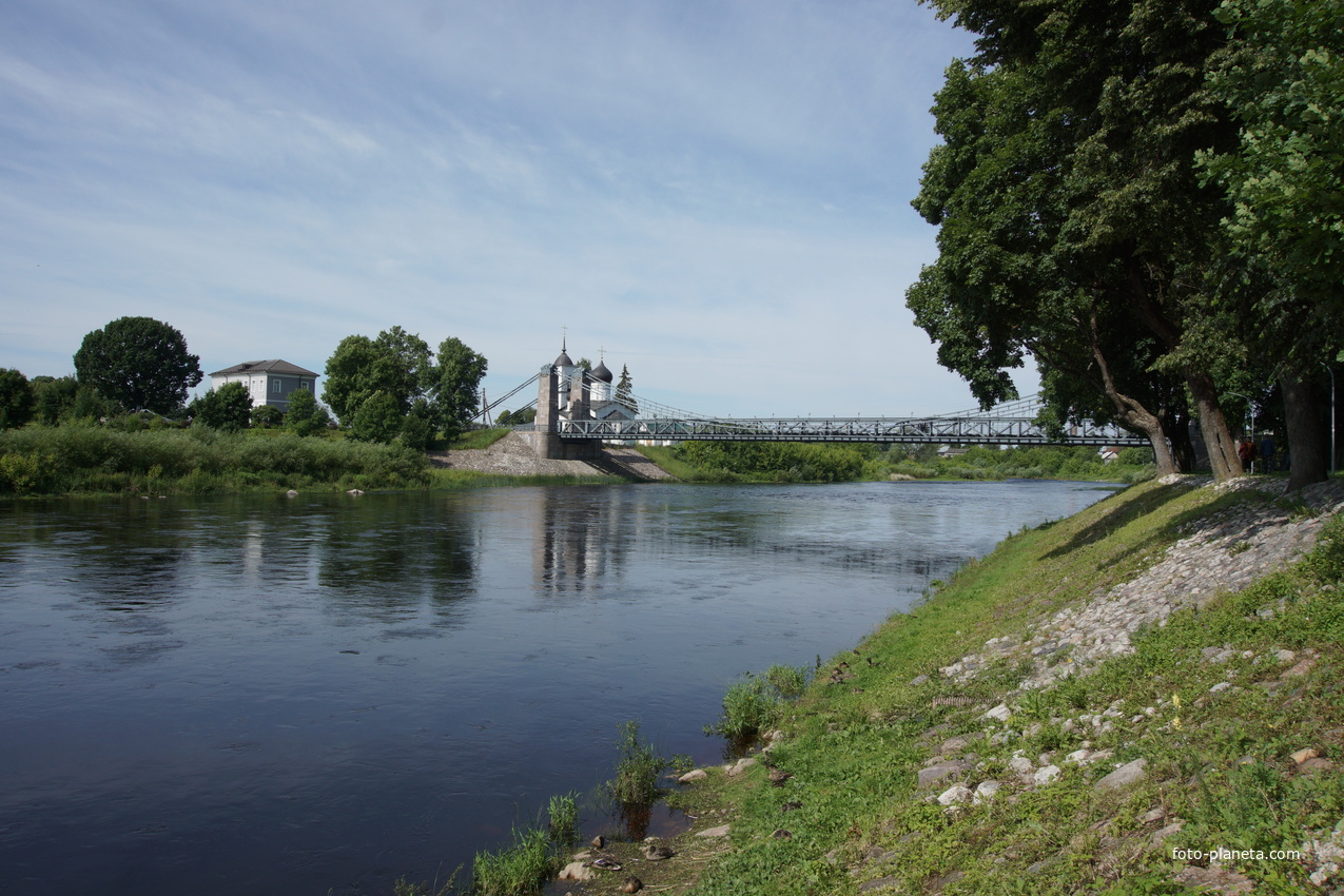 Цепной мост через реку Великая