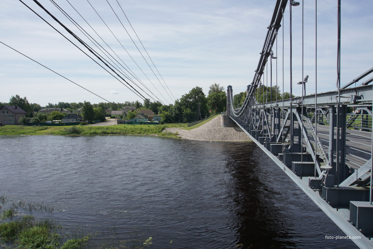 Остров, мост