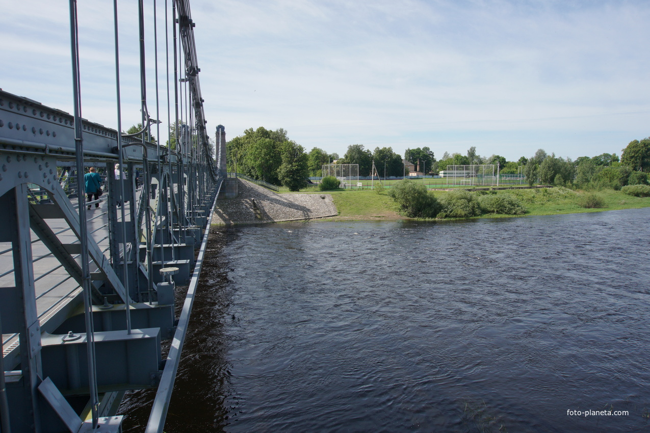 Остров, мост