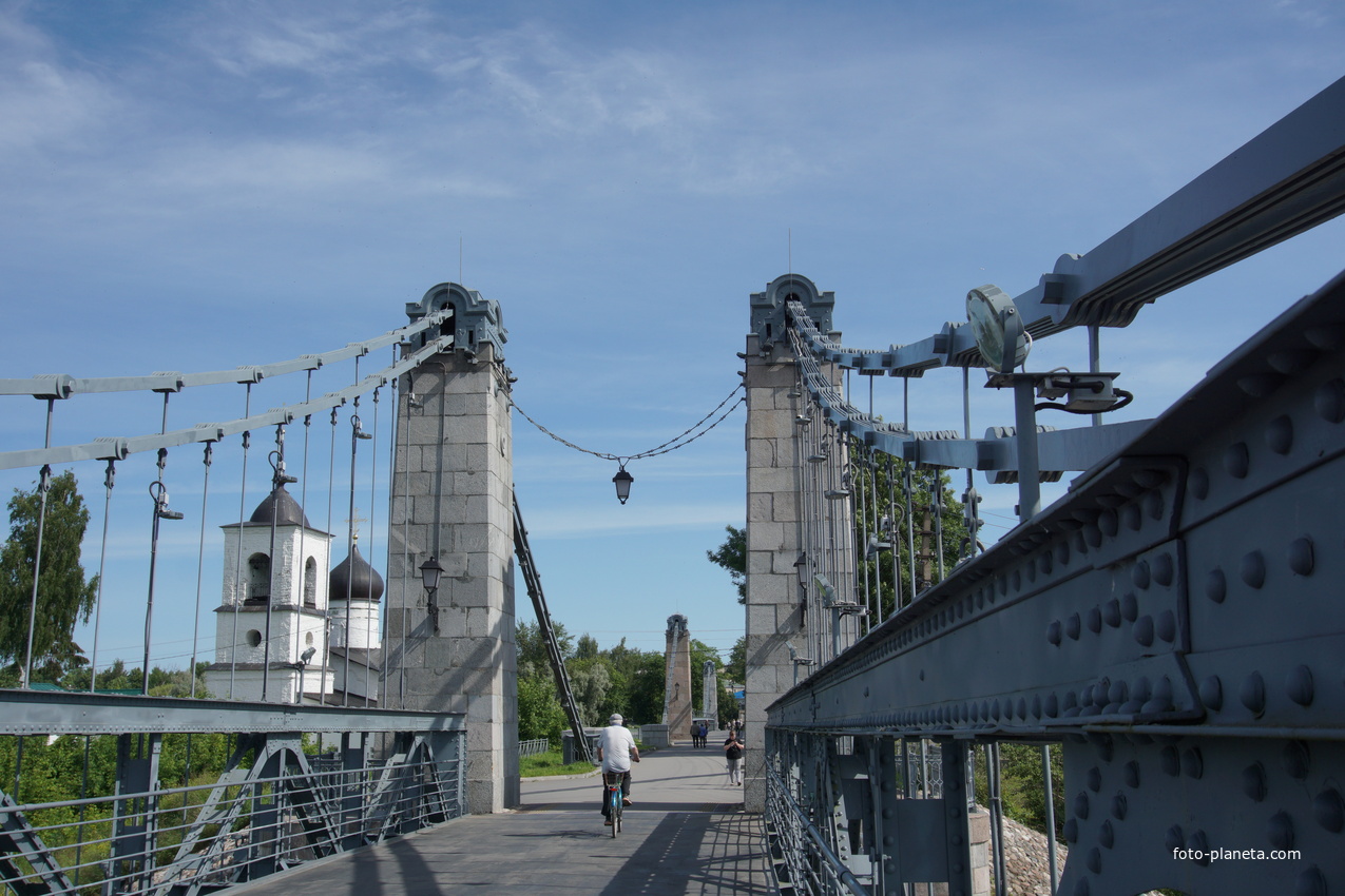 Цепной мост через реку Великая