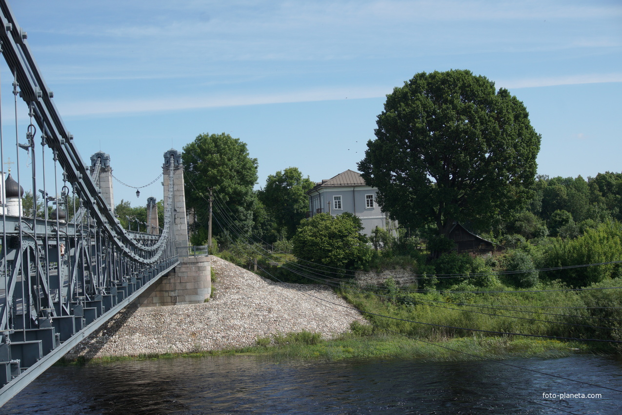 Цепной мост через реку Великая