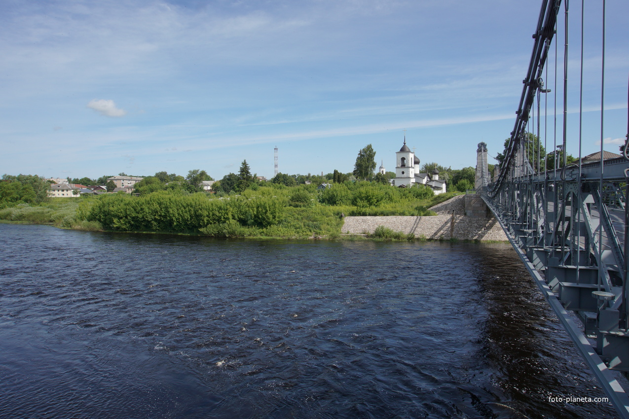 Цепной мост через реку Великая