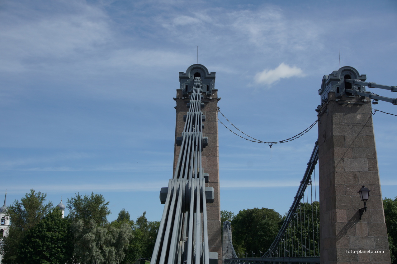 Мост через реку Великая в городе Остров