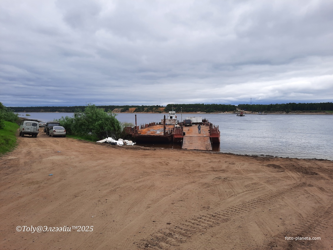 Паромная переправа Сунтар-Устье