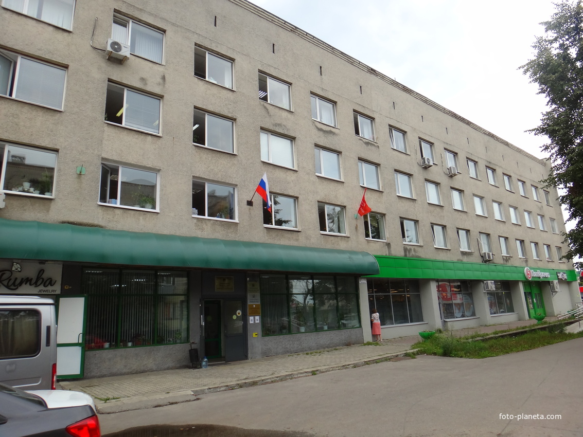 Администрация городского округа г. Бор на ул. Ленина, 130 (социальные и школьные отделы).