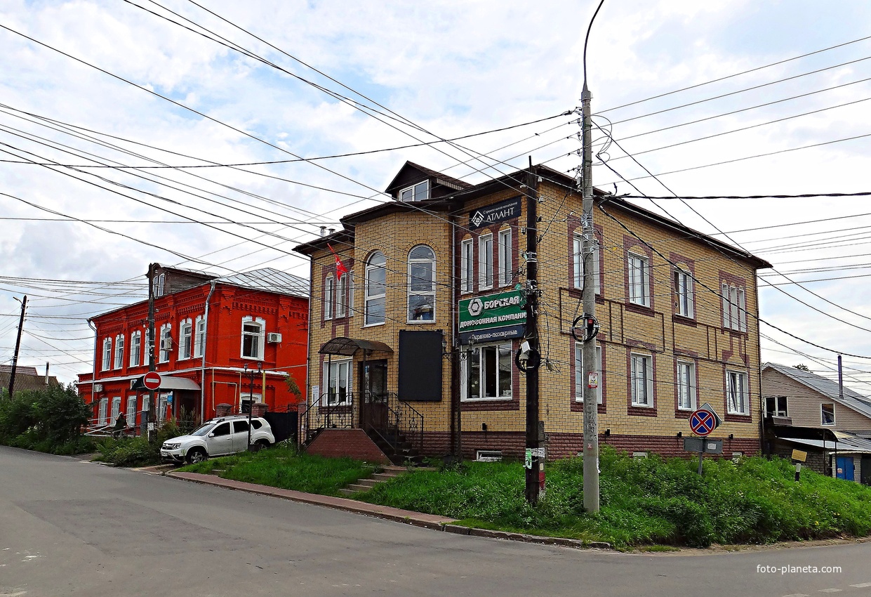 Борская домофонная компания на ул. Луначарского, 42.