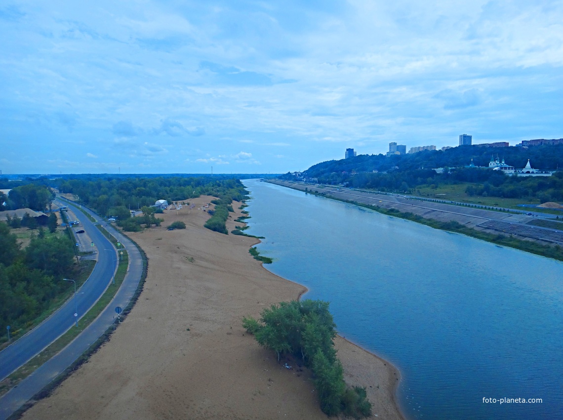 Волга - граница города и губернии. Слева - Борский район (городской округ город Бор).