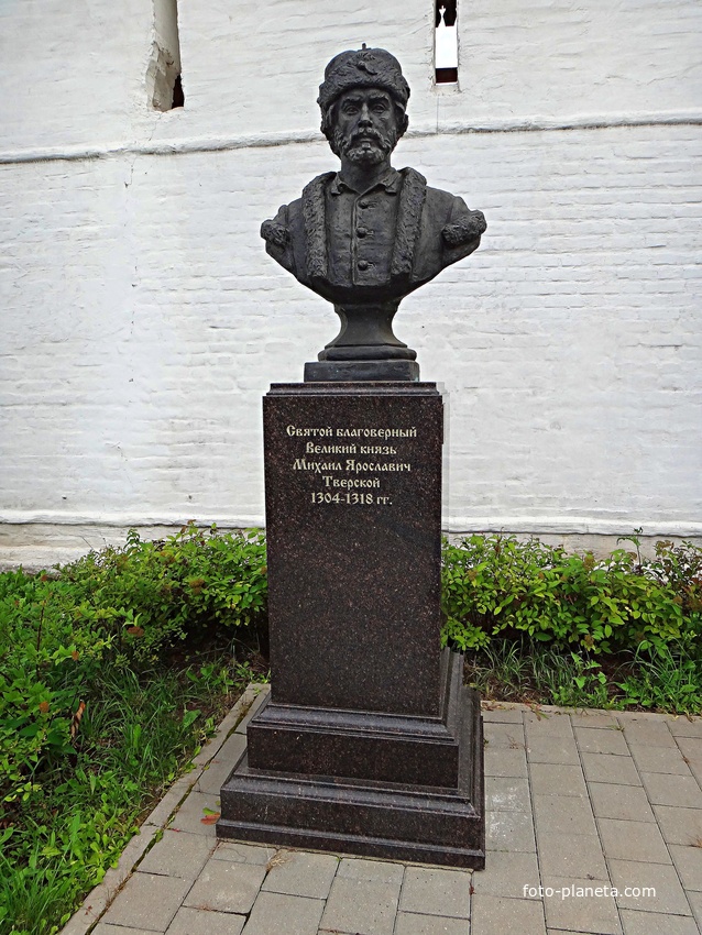 Вознесенский Печерский мужской монастырь. Cквер с бюстами российских правителей. Аллея династии Рюриковичей. Великий князь Михаил Ярославич Тверской.