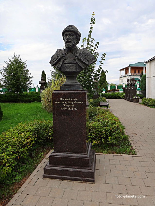 Вознесенский Печерский мужской монастырь. Cквер с бюстами российских правителей. Аллея династии Рюриковичей. Великий князь Александр Михайлович Тверской.