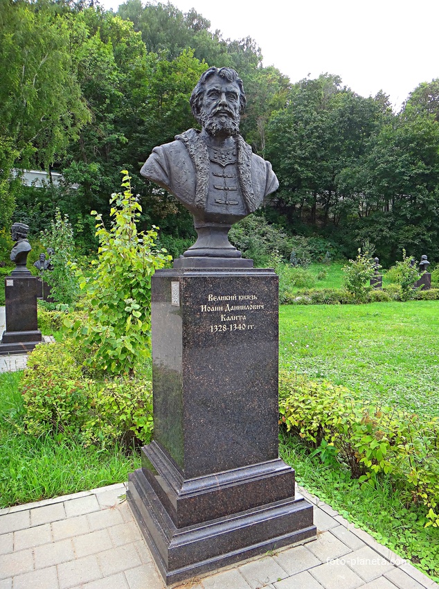Вознесенский Печерский мужской монастырь. Cквер с бюстами российских правителей. Аллея династии Рюриковичей. Великий князь Иоанн Данилович Калита.