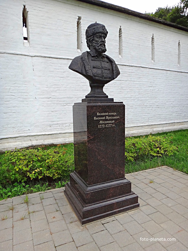 Вознесенский Печерский мужской монастырь. Cквер с бюстами российских правителей. Аллея династии Рюриковичей. Великий князь Василий Ярославич Мизинный.
