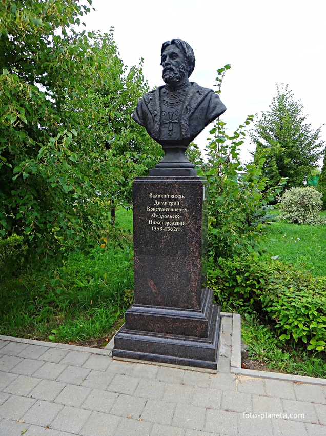 Вознесенский Печерский мужской монастырь. Cквер с бюстами российских правителей. Аллея династии Рюриковичей. Великий князь Дмитрий Константинович Суздальско-Нижегородский.