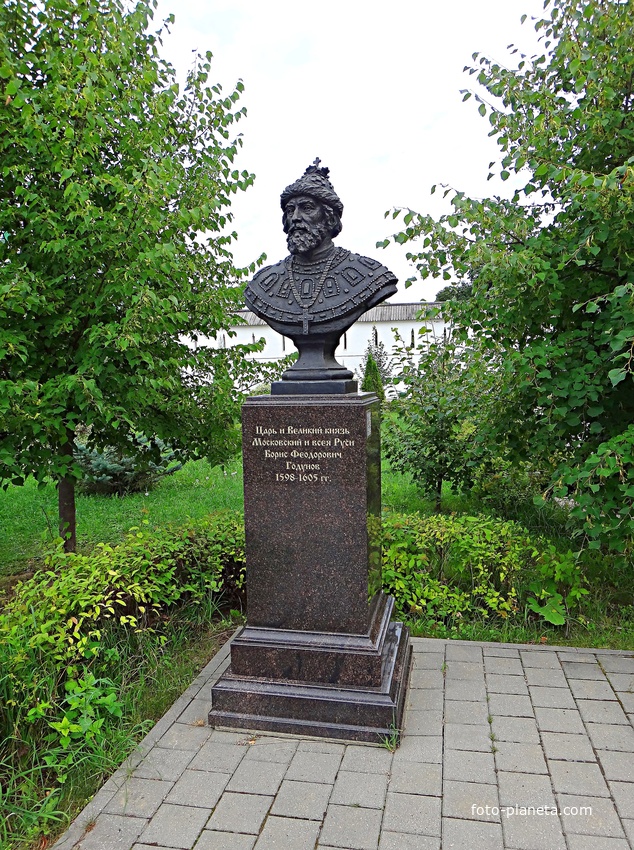 Вознесенский Печерский мужской монастырь. Cквер с бюстами российских правителей. Аллея династии Рюриковичей. Царь и великий князь Московский и всея Руси Борис Фёдорович Годунов.