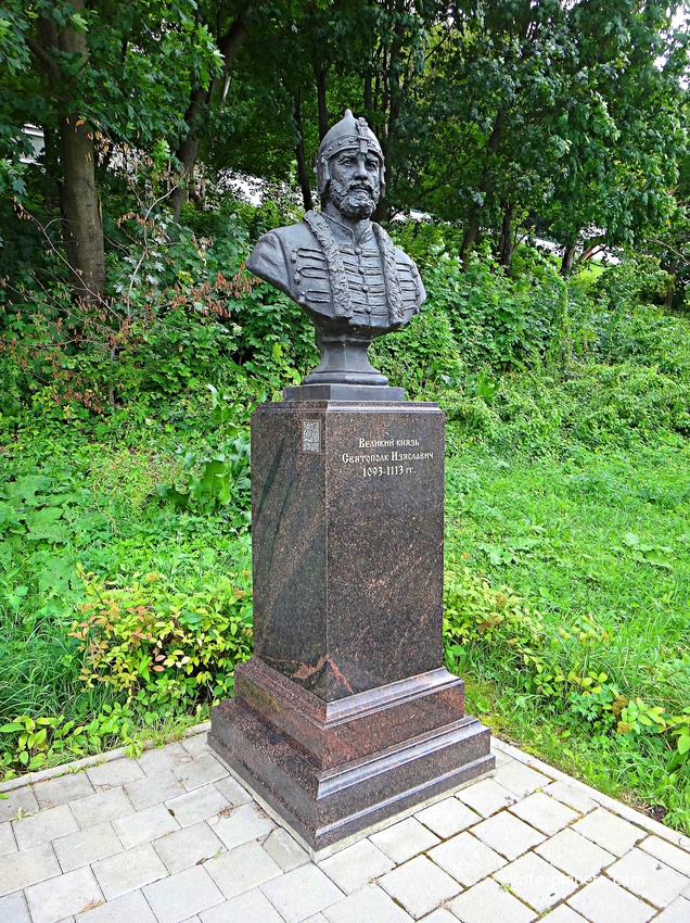 Вознесенский Печерский мужской монастырь. Cквер с бюстами российских правителей. Аллея династии Рюриковичей. Великий князь Святополк Изяславич