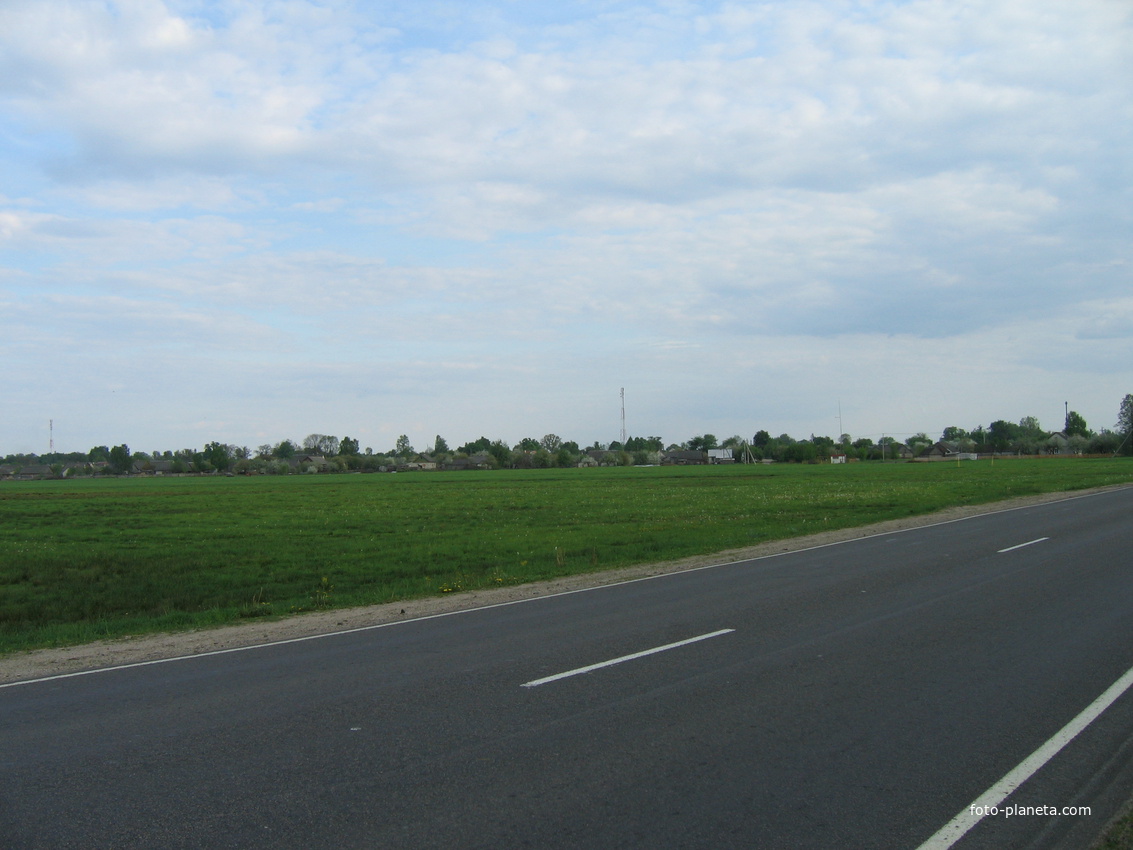 д.Черняны. Вид на деревню с трассы Кобрин-Малорита. Май 2011г.