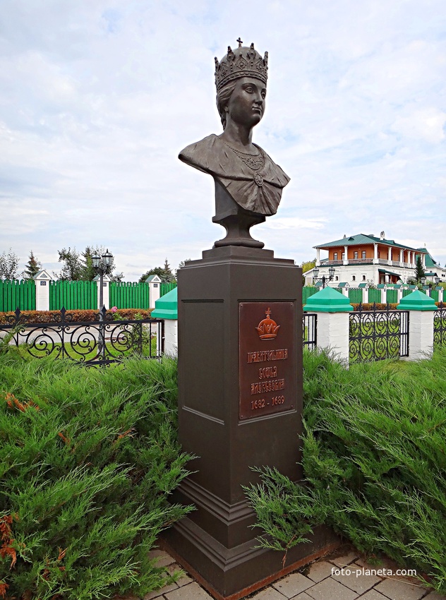 Вознесенский Печерский мужской монастырь. Cквер с бюстами российских правителей. Аллея династии Романовых. Правительница Софья Алексеевна.