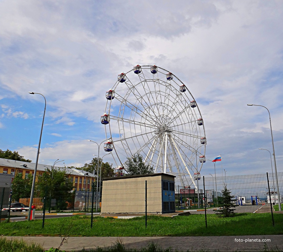 Колесо обозрения НиНо на Сенной площади.