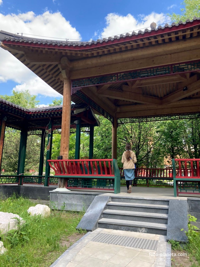 Китайский ландшафтный парк &lt;&lt;Хуамин&gt;&gt; - Беседка &lt;&lt;Иншуй&gt;&gt;