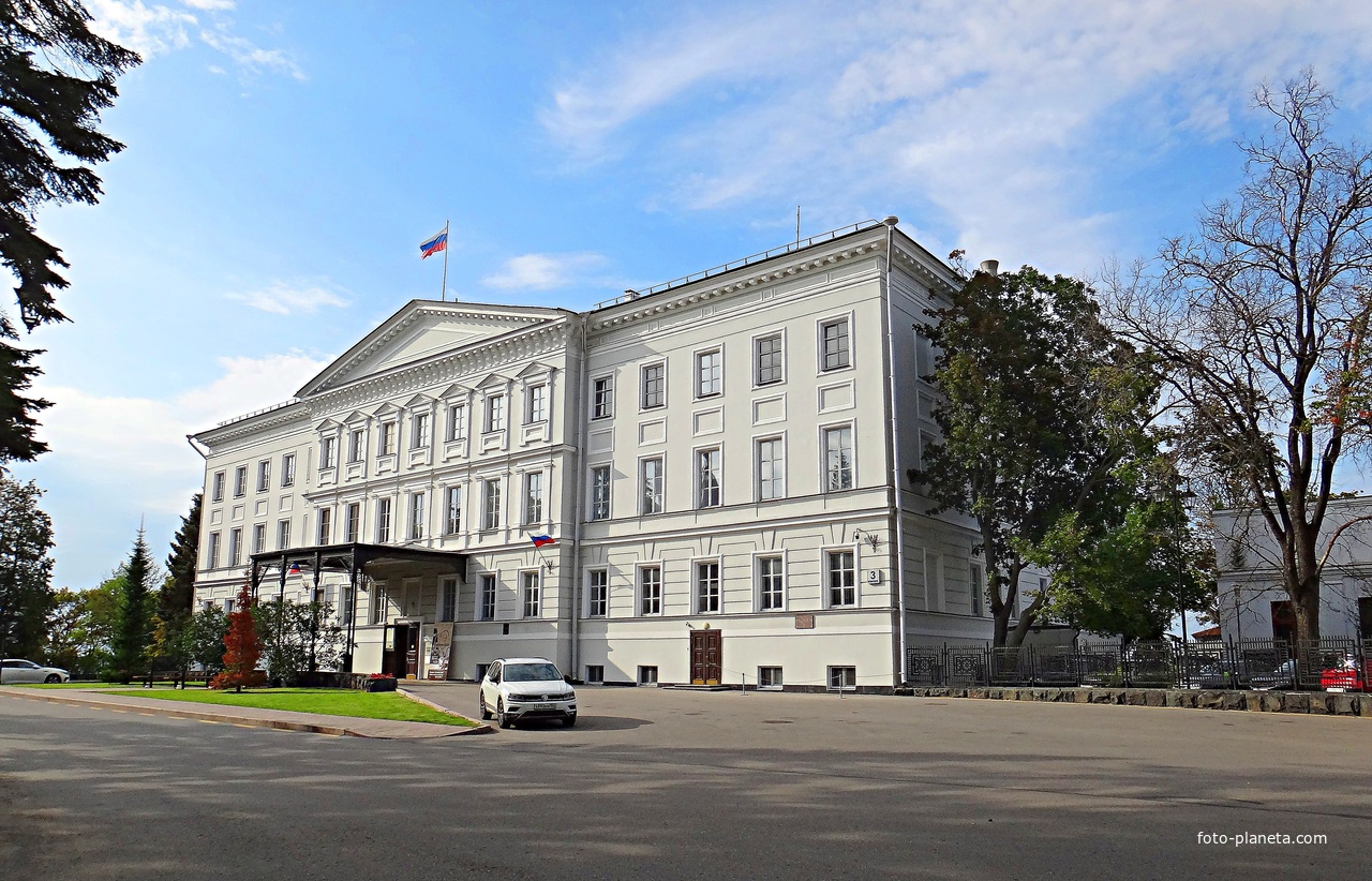 Нижегородский государственный художественный музей по адресу: Кремль, корпус 3.