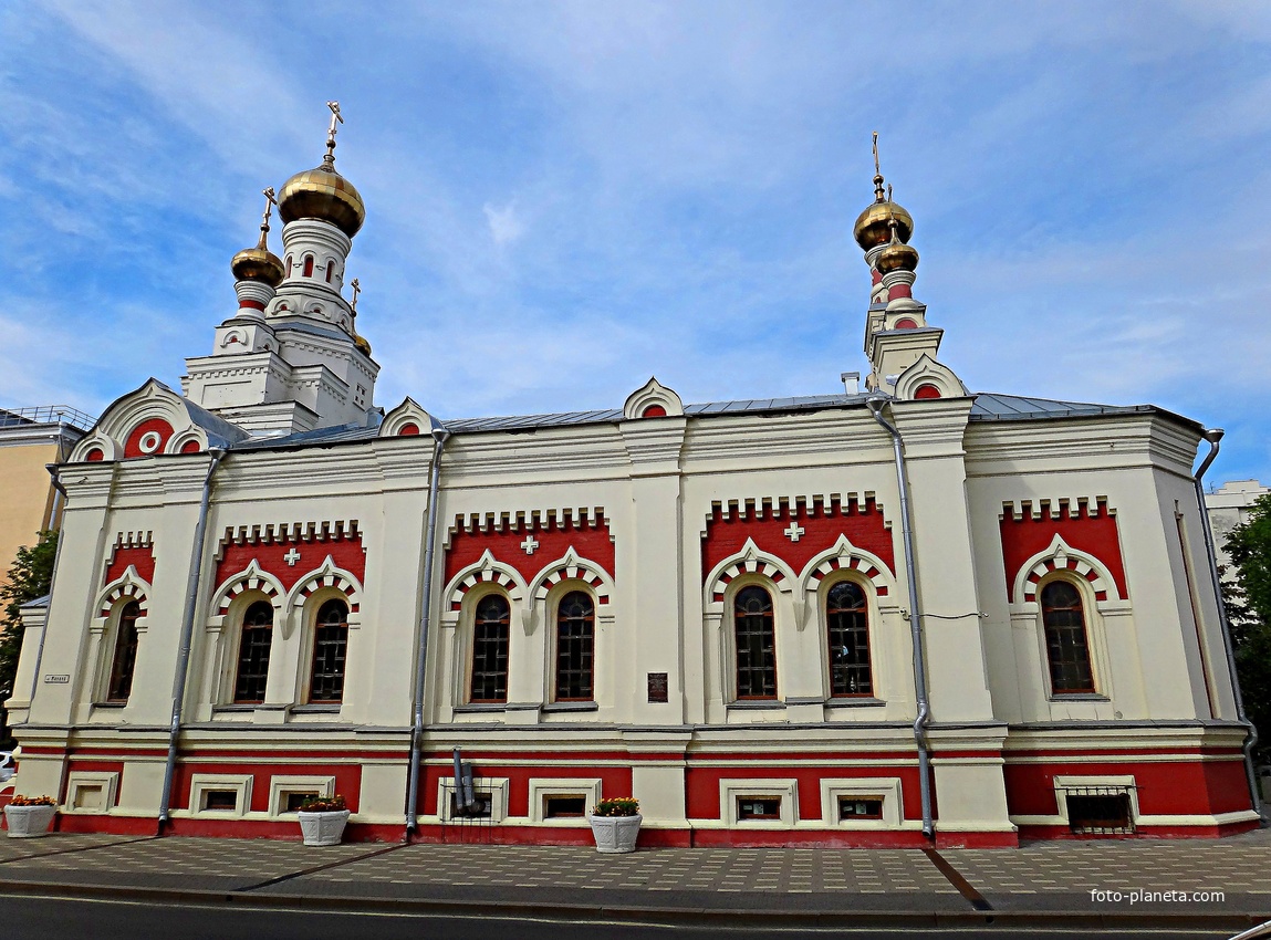 Храм иконы Божией Матери Всех скорбящих Радость на ул. Нестерова. 2. Вид со стороны ул. Минина.
