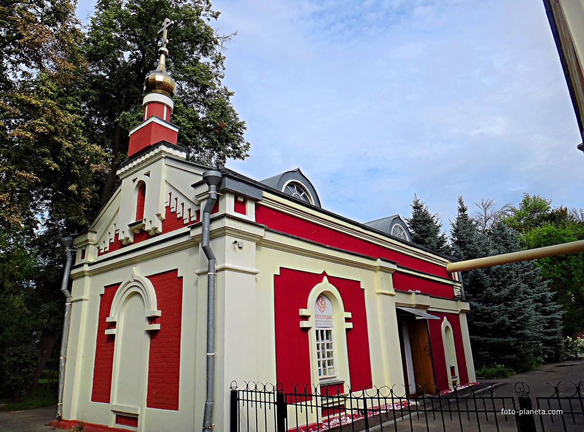 Часовня иконы Божией Матери Всех скорбящих Радость на ул. Нестерова, 2а.