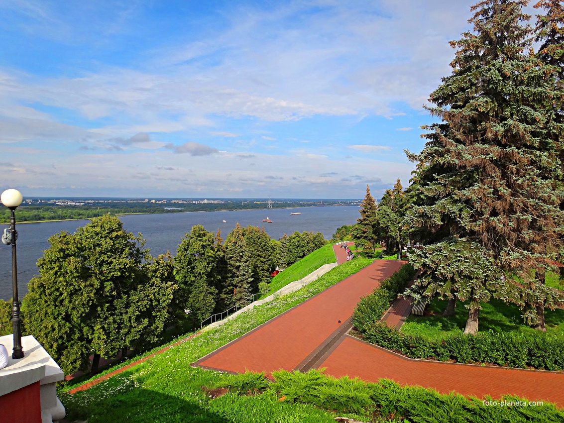 Чкаловская лестница. Ландшафт с дорожками на Нижегородском откосе между Георгиевским съездом и Нижне-Волжской набережной.
