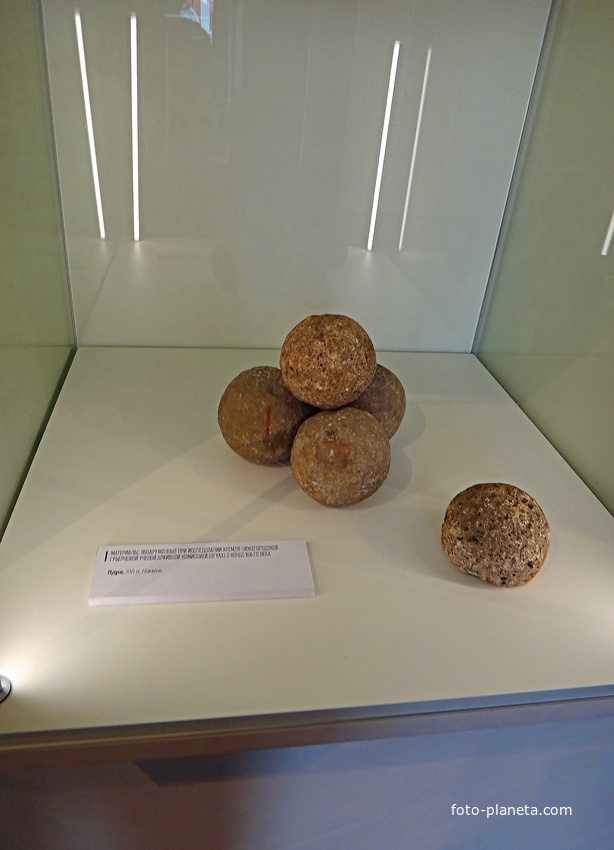 «Град на усть Оки» — двухуровневая экспозиция в Никольской башне Нижегородского кремля. Раздел жизни, быта средневекового города и воинские атрибуты..