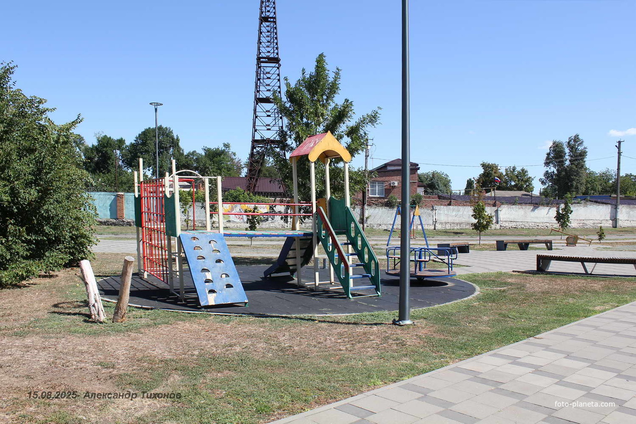 Детская игровая площадка на центральной площади