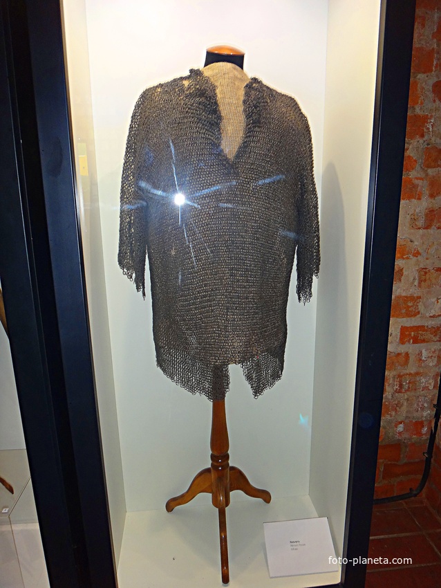 Экспозиция в воротном ярусе Ивановской башни Кремля &quot;Подвиг народного единства&quot;. Образцы доспехов: кольчуга.