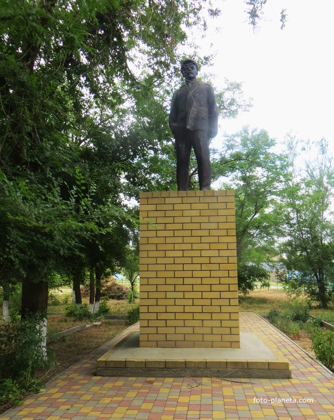 Памятник Ленину