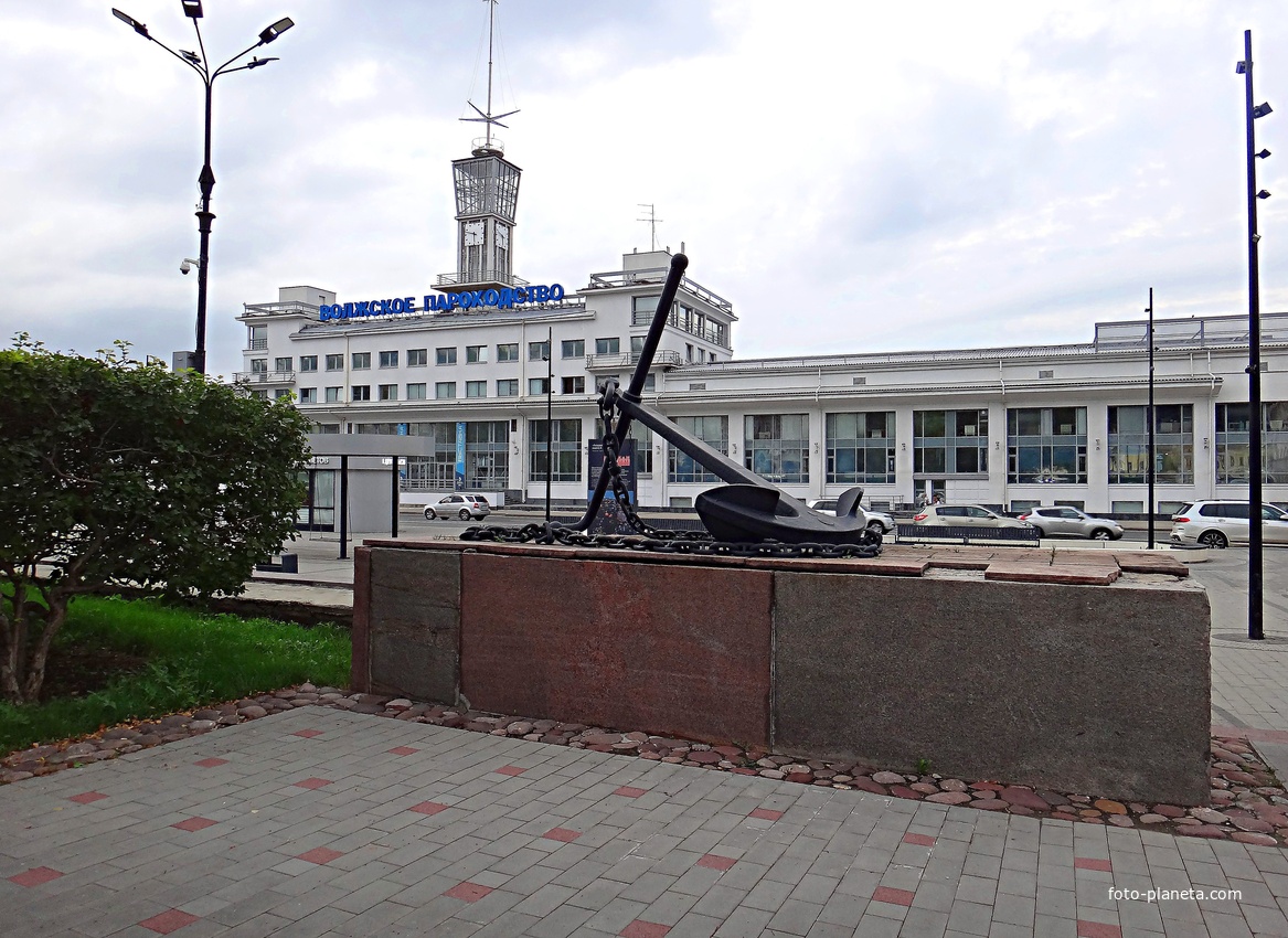 Скульптура &quot;Якорь&quot; в сквере на площади Маркина.