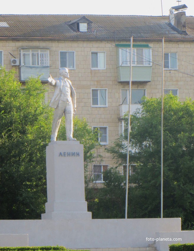 Памятник Ленину