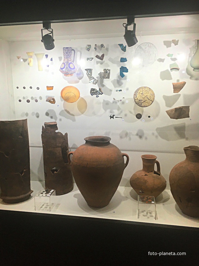 «Град на усть Оки» — двухуровневая экспозиция в Никольской башне Нижегородского кремля. Раздел Археологии. Предметы импорта из стран Ближнего и Дальнего Востока, Причерноморья и Прибалтики