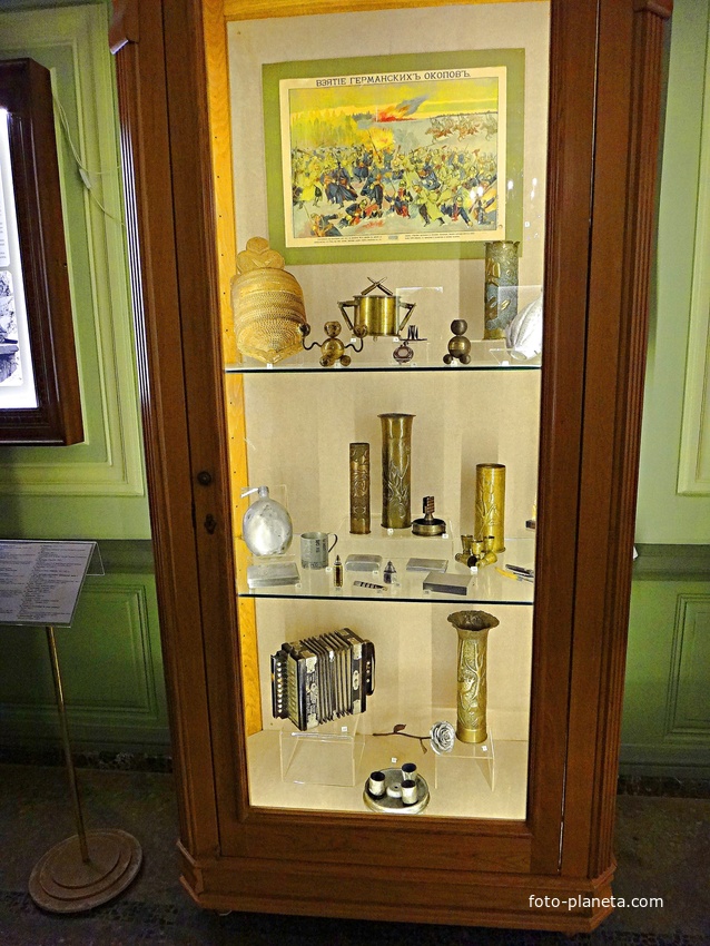 Усадьба Рукавишниковых. Истор.-архит. музей-запов-ник. Выставка трофеев «То, что с бою взято…». Лубок; короб-ка; шкатулка; подсв-ки; зажиг.-ки; фляжки; вазы, стопки и пепельн. из снарядов; кружка; портс-ры; нож; черниль-ца; мундштук; гармонь; цветок.