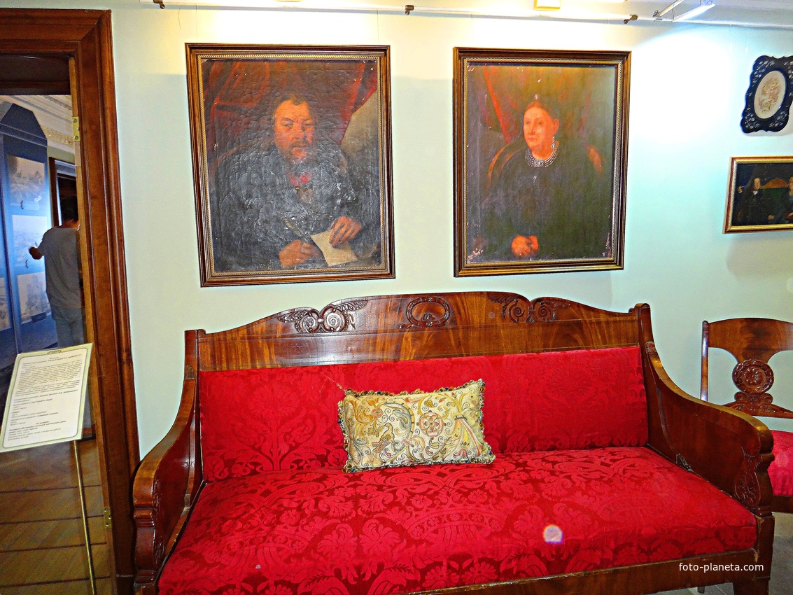 Усадьба Рукавишниковых. Историко-архитектурный музей-заповедник. Интерьер жилой комнаты семьи Рукавишниковых.