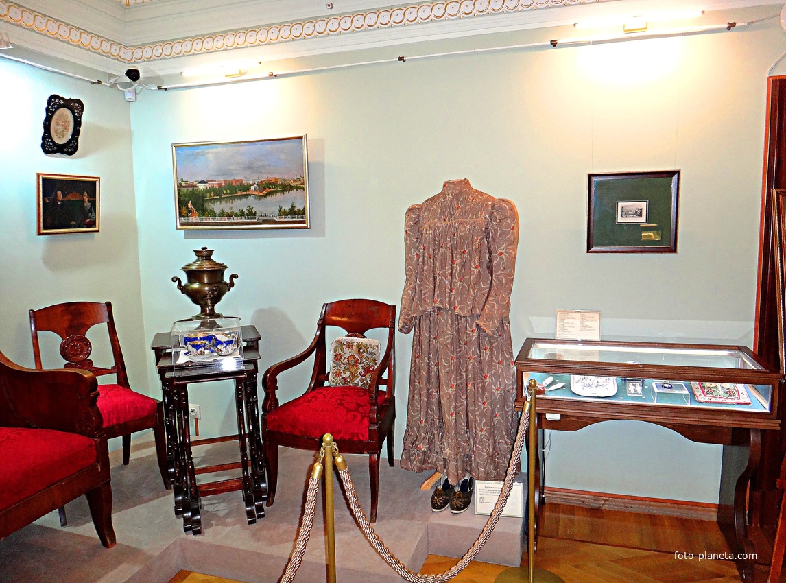 Усадьба Рукавишниковых. Историко-архитектурный музей-заповедник. Интерьер жилой комнаты семьи Рукавишниковых.