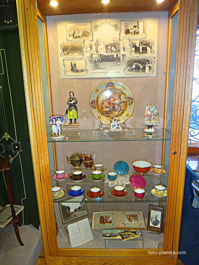 Усадьба Рукавишниковых. Историко-архитектурный музей-заповедник. Экспозиция стекла и фарфора.
