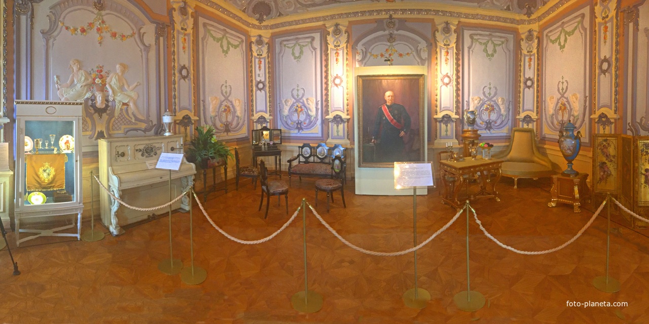 Усадьба Рукавишниковых. Историко-архитектурный музей-заповедник. Большая (Сиреневая) гостиная.