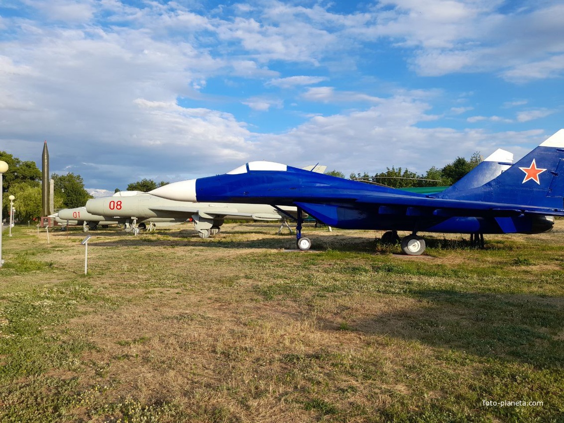 Аллея военной техники