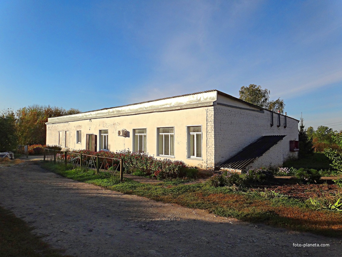 Хозяйственный корпус (бывшая столовая).