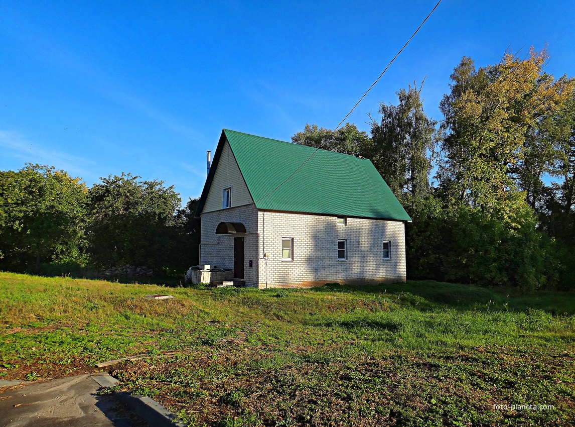 Дом по парковой улице.