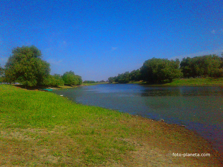 Село Евпраксино, берег, окраина, природа.