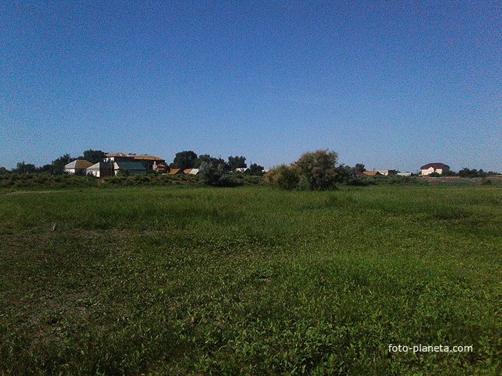 Село Евпраксино, берег, окраина.