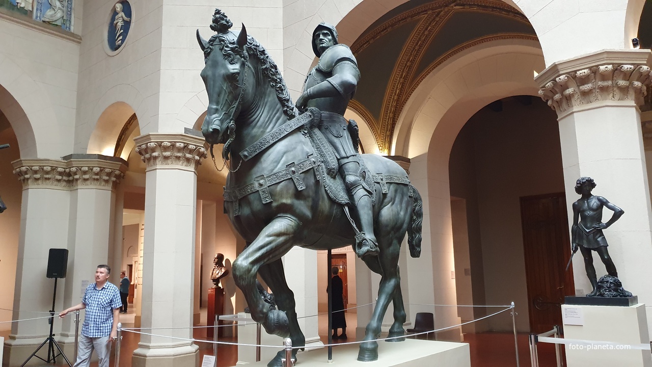 Кондотьер Бартоломео Коллеони гипсовая копия бронзовой статуи.