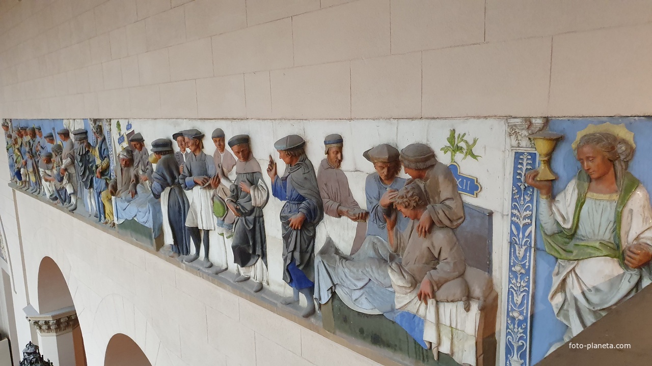 Сцены из композиции «Семь дел милосердия» «Приютить странника», «Помочь больному»