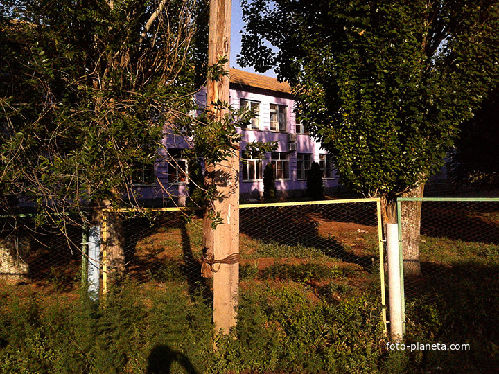 Посёлок Начало, школа.