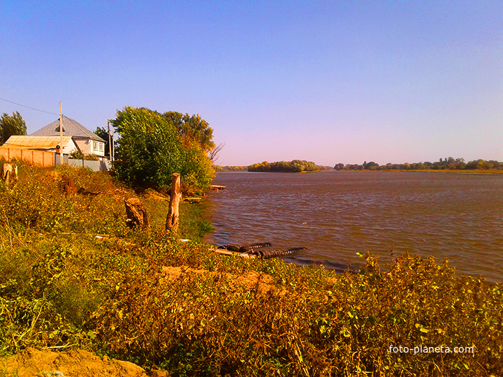 Посёлок Начало, берег.