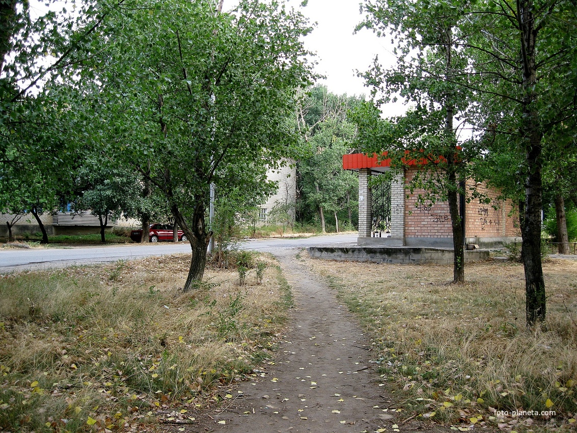 Остановка-магазин на ул.Первомайской напротив многоквартирного дома №8. 29.07.2009г.